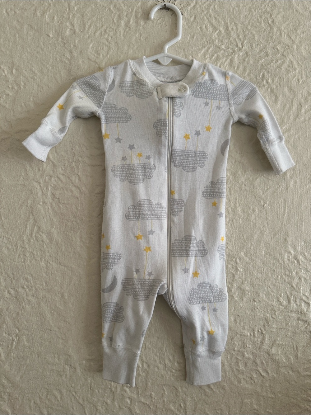 Hanna Andersson Sleeper White Gray Yellow Clouds Stars Pattern 0-3 Months Unisex
